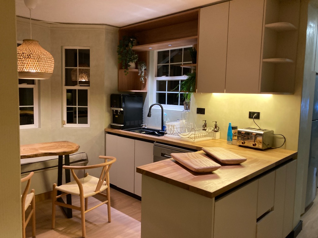 Cocina Isla Roble & Cuarzo Chicureo