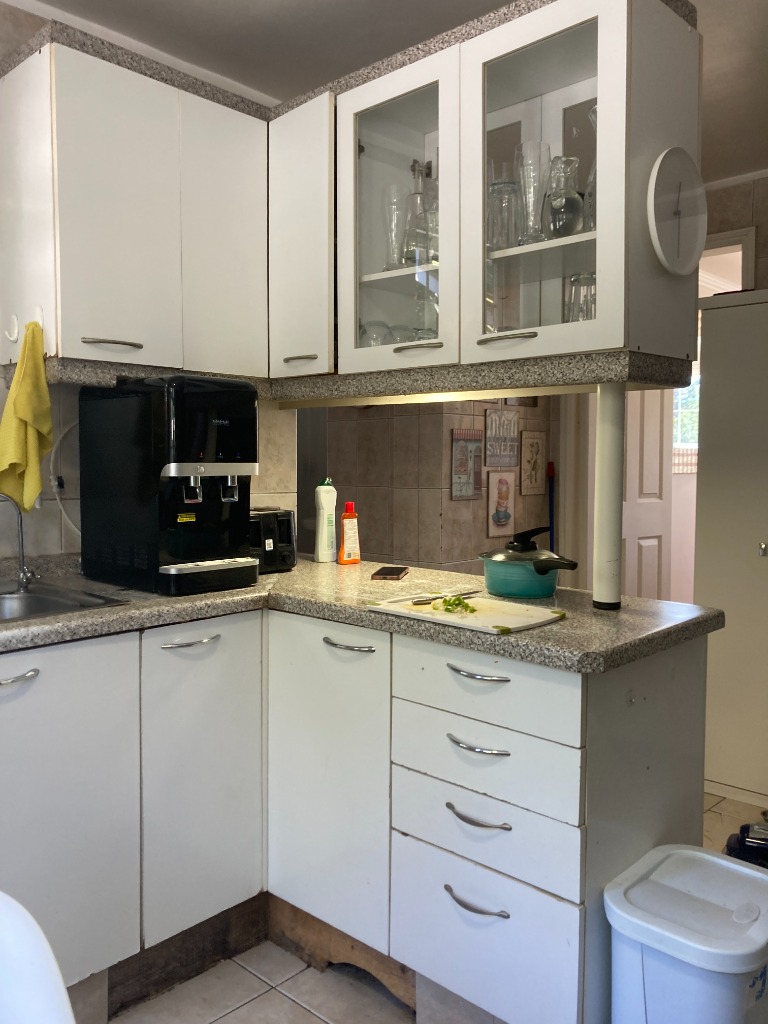 Península y mueble colgante antes de remodelar por DCajón